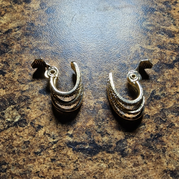 Anne Klein Clip on Earrings - Picture 3 of 6